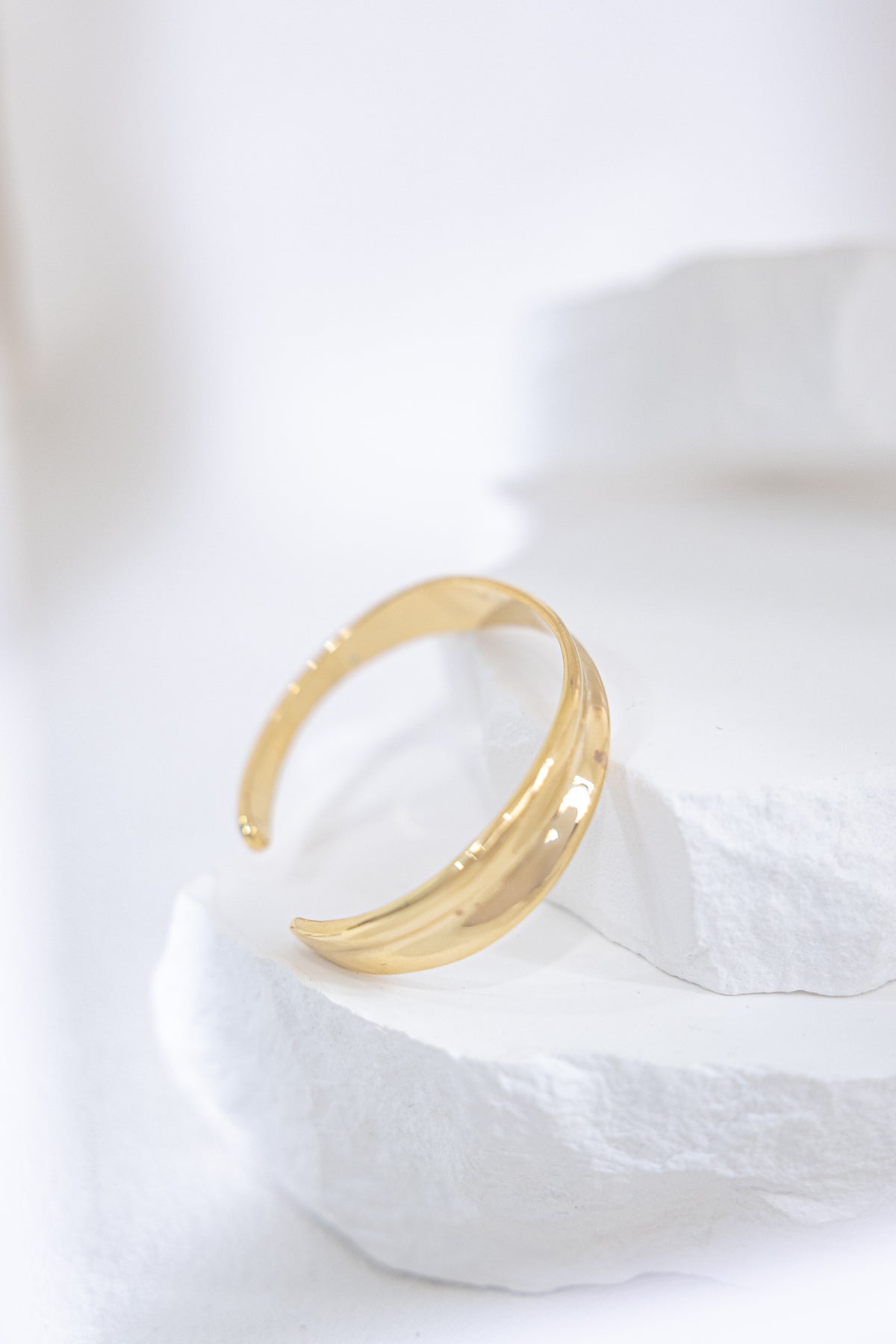 La Morongo Co. 3269-1 Korean Elegance 316L Stainless Steel 18K Gold-Plated Ribbon Cuff Bracelet