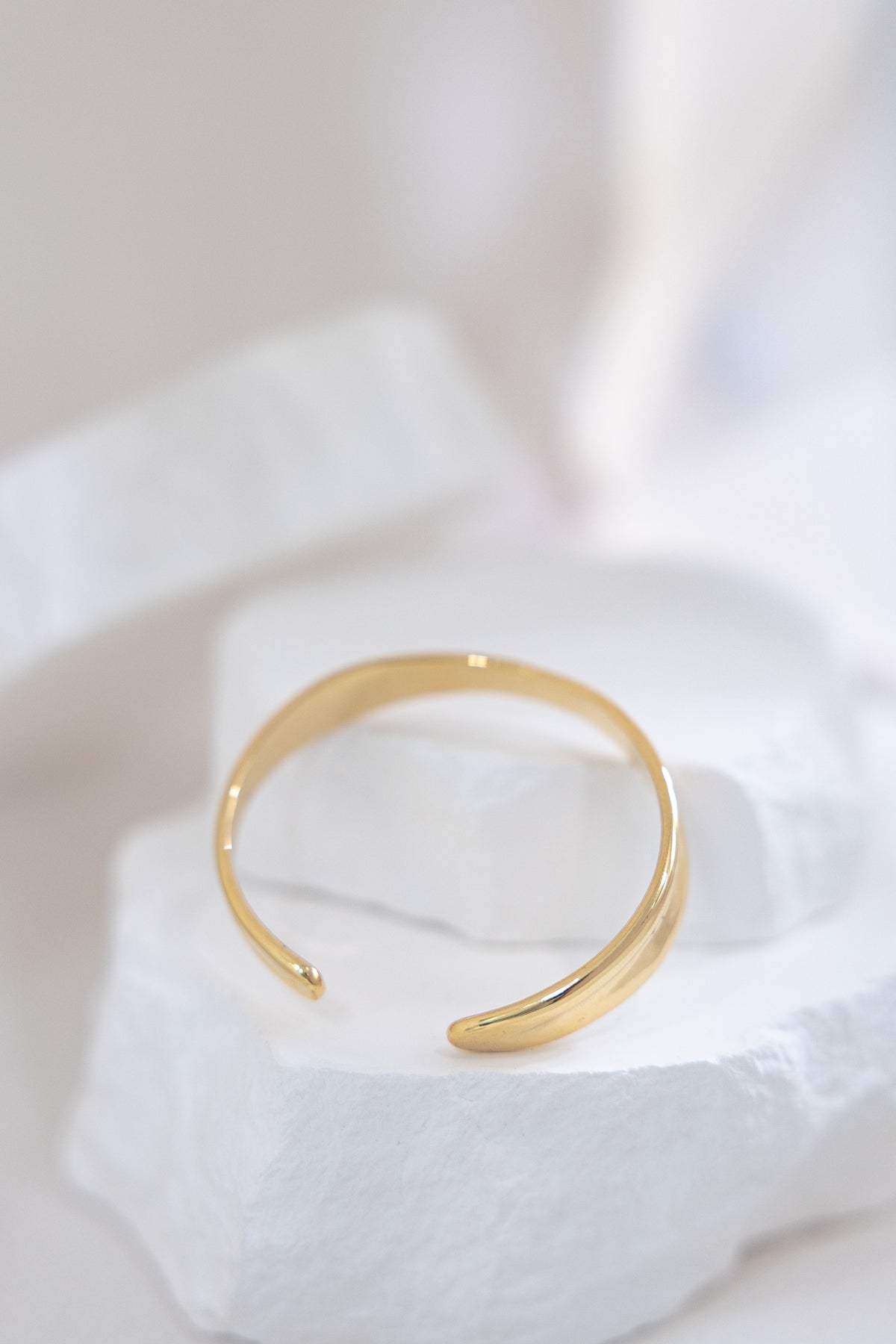 La Morongo Co. 3269-1 Korean Elegance 316L Stainless Steel 18K Gold-Plated Ribbon Cuff Bracelet