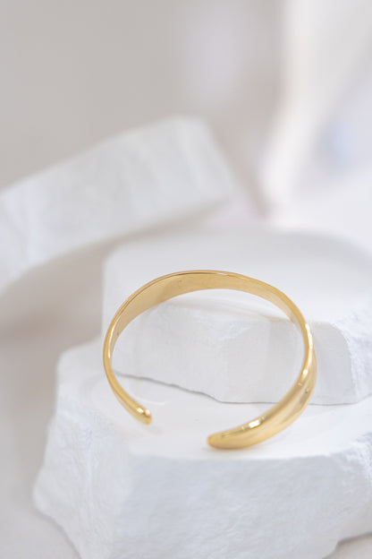 La Morongo Co. 3269-1 Korean Elegance 316L Stainless Steel 18K Gold-Plated Ribbon Cuff Bracelet
