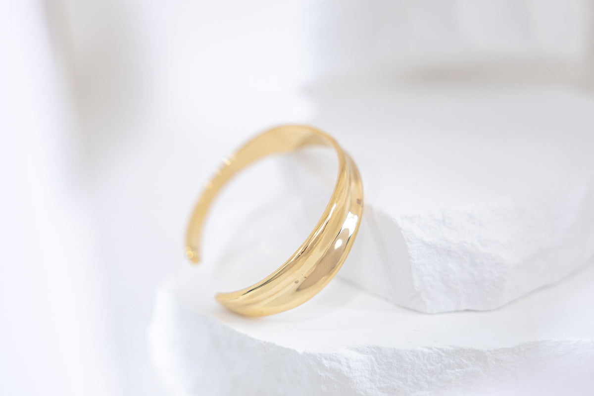 La Morongo Co. 3269-1 Korean Elegance 316L Stainless Steel 18K Gold-Plated Ribbon Cuff Bracelet