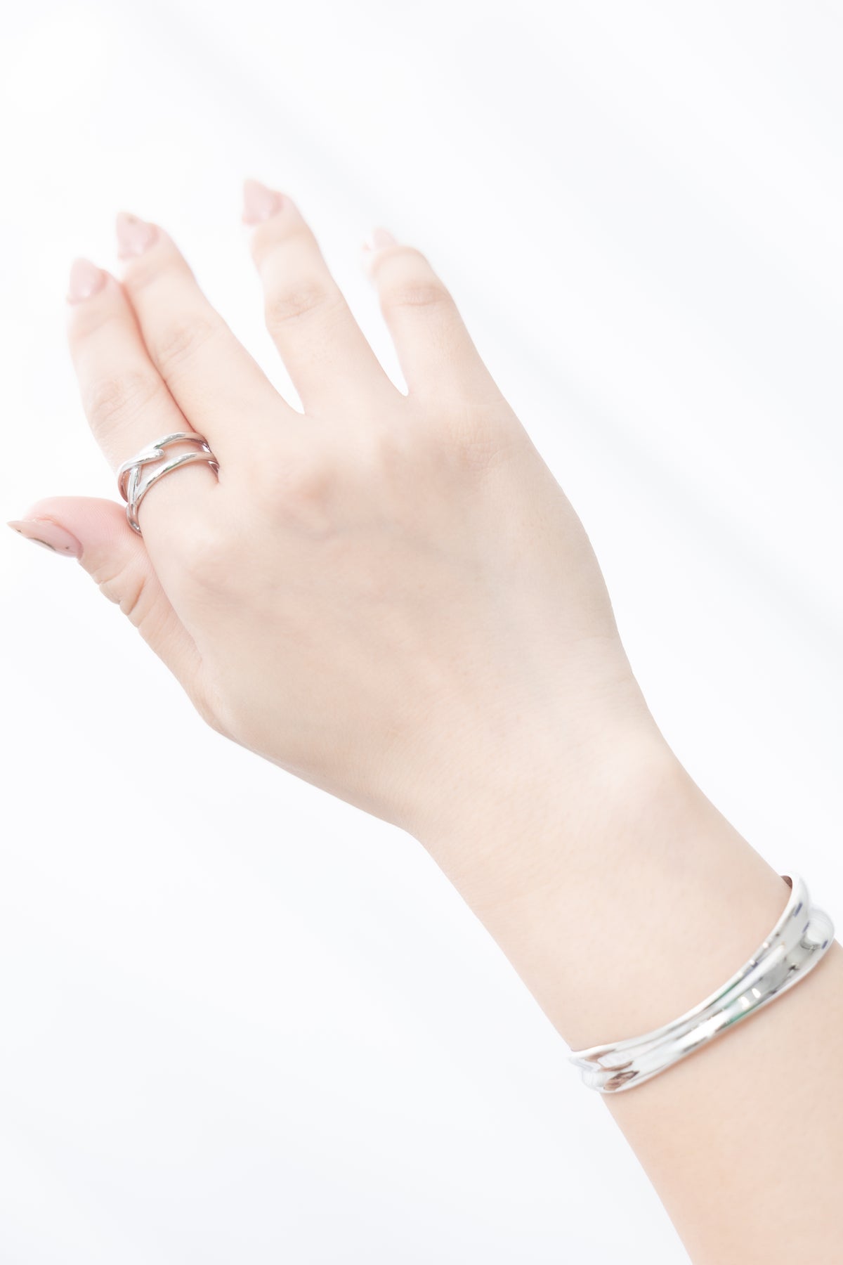 La Morongo Co. 3269 Korean Elegance 316L Stainless Steel Ribbon Cuff Bracelet